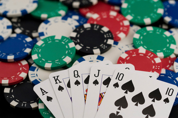Các quy tắc khi chơi Poker mà bạn cần nắm rõ
