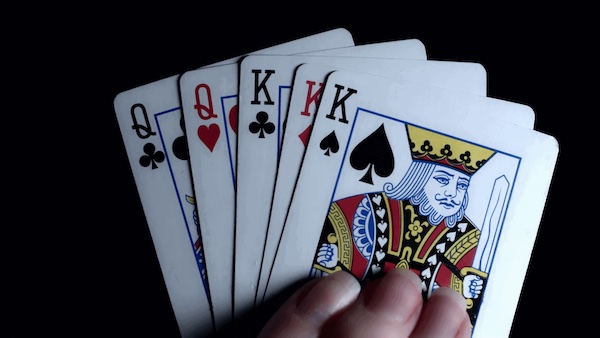 Cách có cù lũ trong Poker